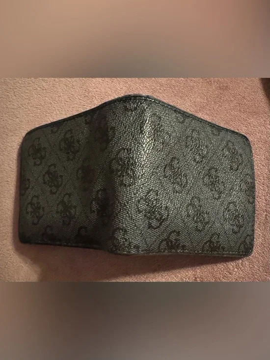 Guess Grey Textured Wallet with Subtle Monogram Pattern - Picture 5 of 14